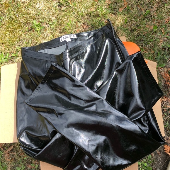 Vinyl pants with V waist - Picture 2 of 2